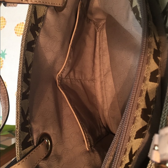 Michael Kors tote - Picture 3 of 5